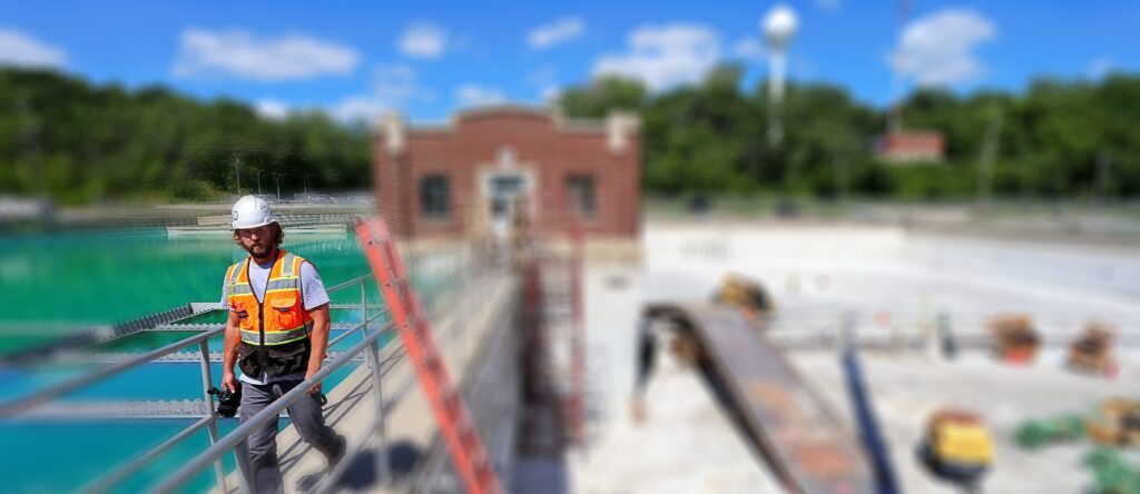 photographer on active construction site | P-Tn